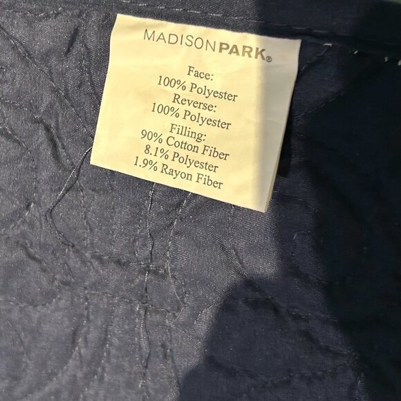 "Quebec" Twin XL coverlet and sham in navy - Picture 3 of 4